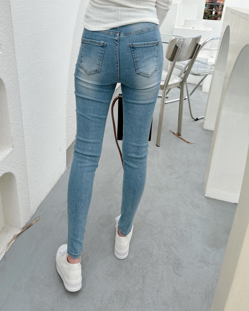 Highlighting Denim Skinny Jeans