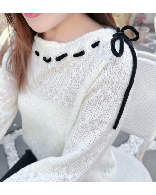 B/W Ribbon Patterned Knit Top